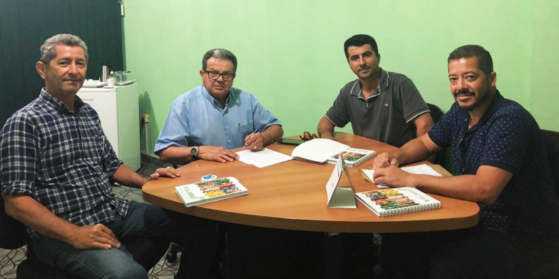 Licenciamento ambiental: presidente Iraçu Colares assina documento em apoio aos produtores de grãos do Amapá Licenciamento ambiental: presidente Iraçu Colares assina documento em apoio aos produtores de grãos do Amapá