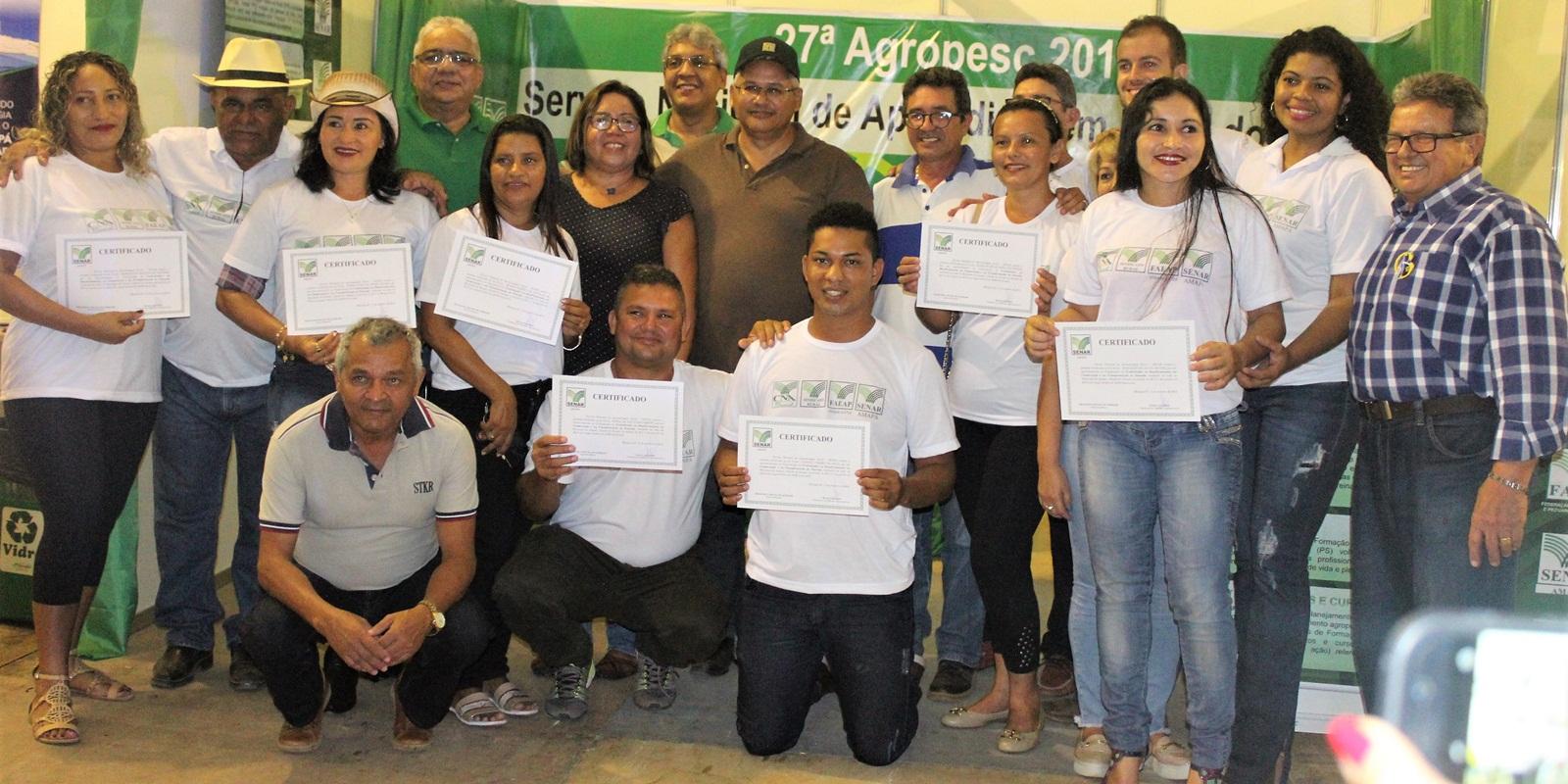 SENAR/AP certifica 50 moradores do município de Amapá no manuseio de alimentos e no casqueamento de equinos