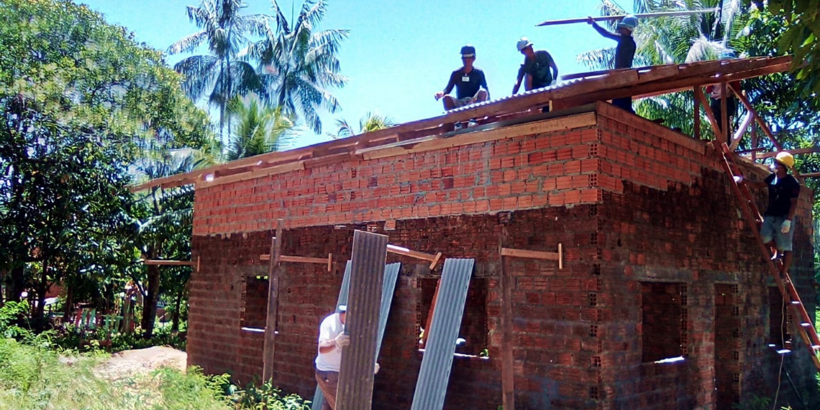 Carpintaria Rural: curso do SENAR/AP auxilia produtores rurais de Pracuúba na construção da sede do Sindicato