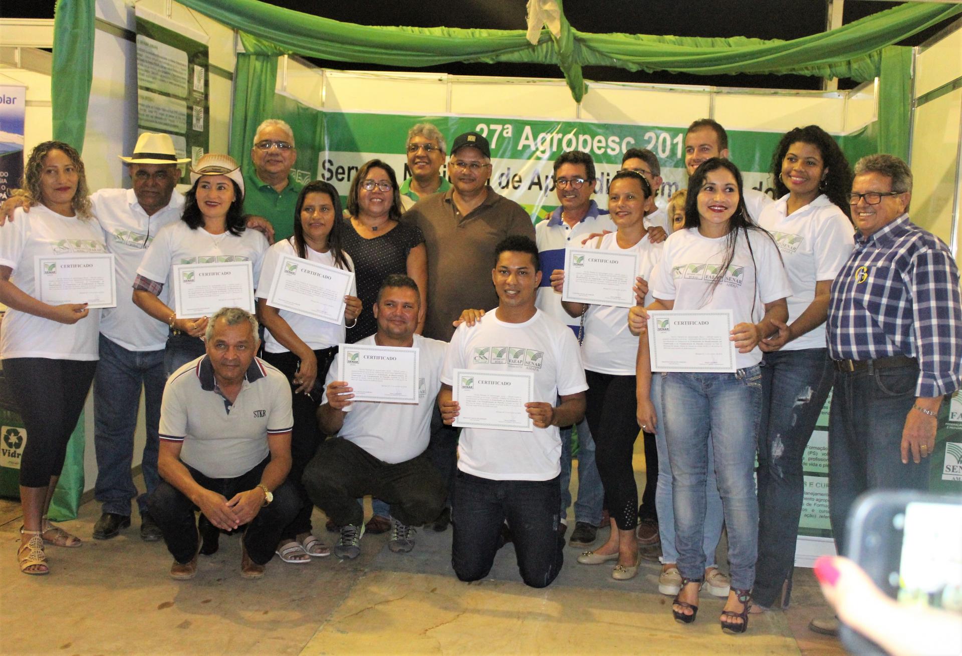 SENAR/AP certifica 50 moradores do município de Amapá no manuseio de alimentos e no casqueamento de equinos