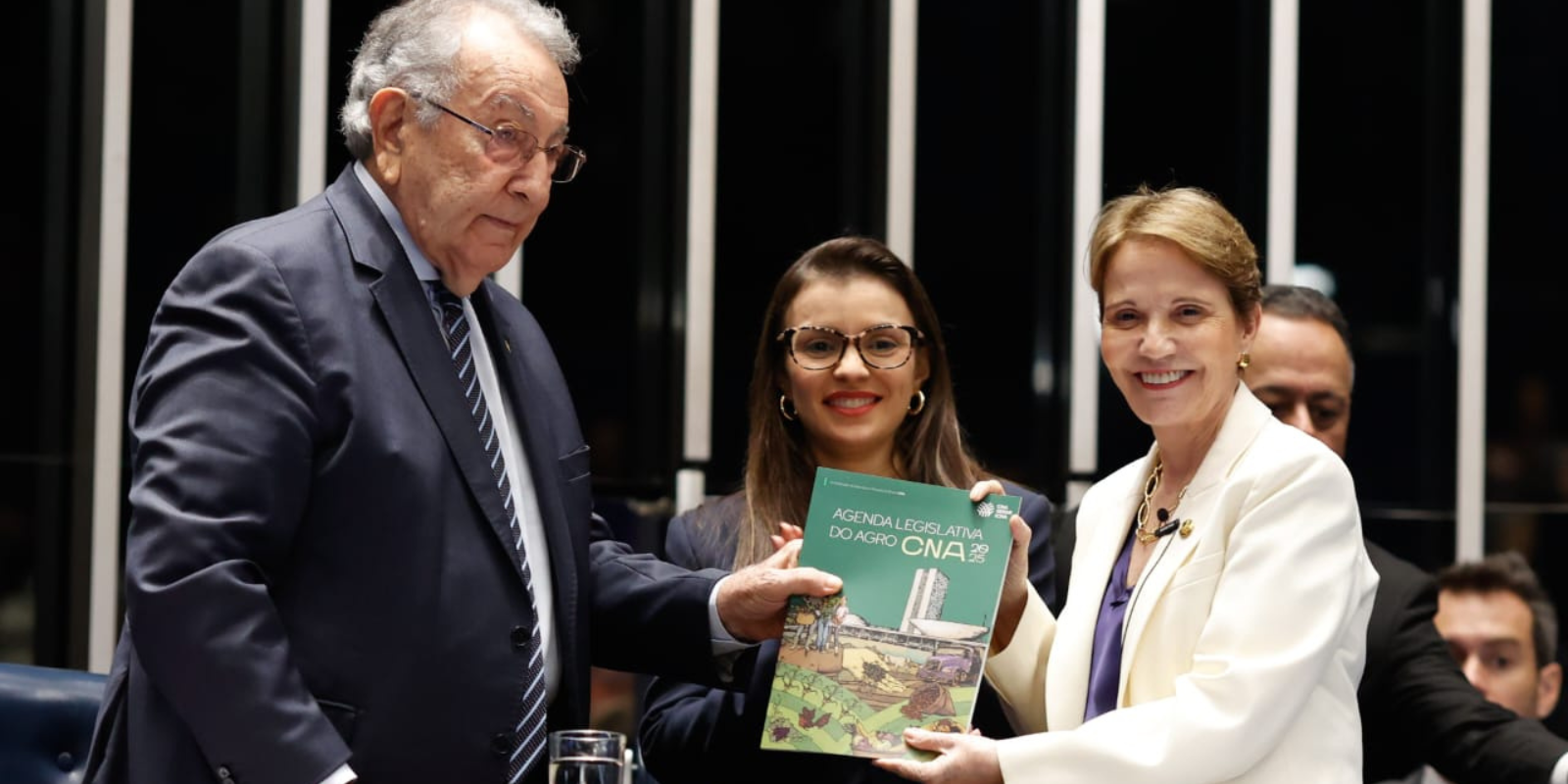 CNA DIVULGA AGENDA LEGISLATIVA COM 87 PROJETOS DE LEI QUE IMPACTAM O AGRO
